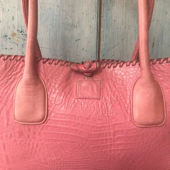 Juan Antonio hand-tooled and designed pink leather bag with everything you need! - Picture 2 of 16